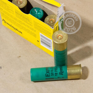Image of the 12 GAUGE REMINGTON EXPRESS MAGNUM BUCKSHOT 3-1/2“ #00 BUCK SHOT (5 ROUNDS) available at AmmoMan.com.
