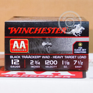 Image of 12 GAUGE WINCHESTER AA TARGET BLACK TRAACKER HEAVY LOAD 2 3/4“ 1 1/8 OZ. #7.5 SHOT (25 ROUNDS)